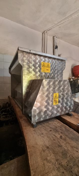 Moinho de Uvas Elétrico em Inox – Pouco Uso | 400€