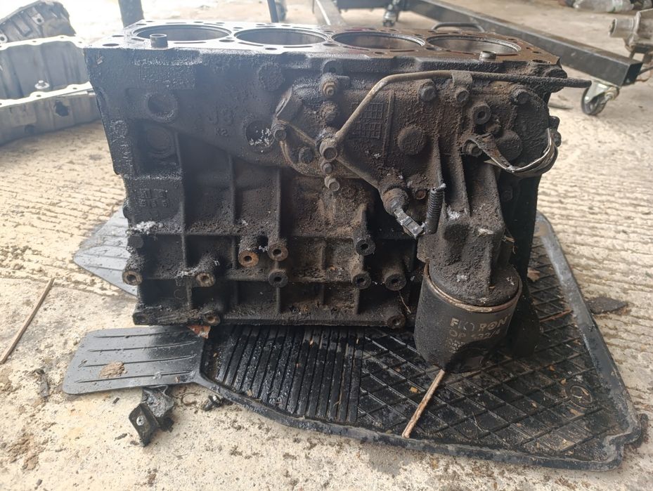 Блок циліндрів двигуна 2.9 Kia Carnival Кіа карнівал