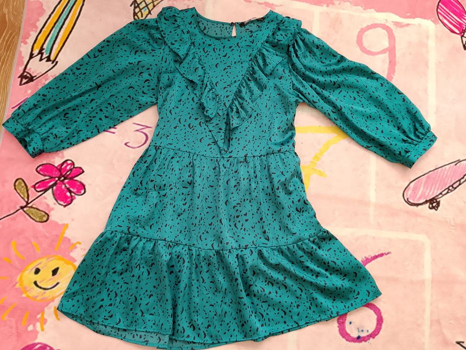 Zielona sukienka , tunika z falbankami