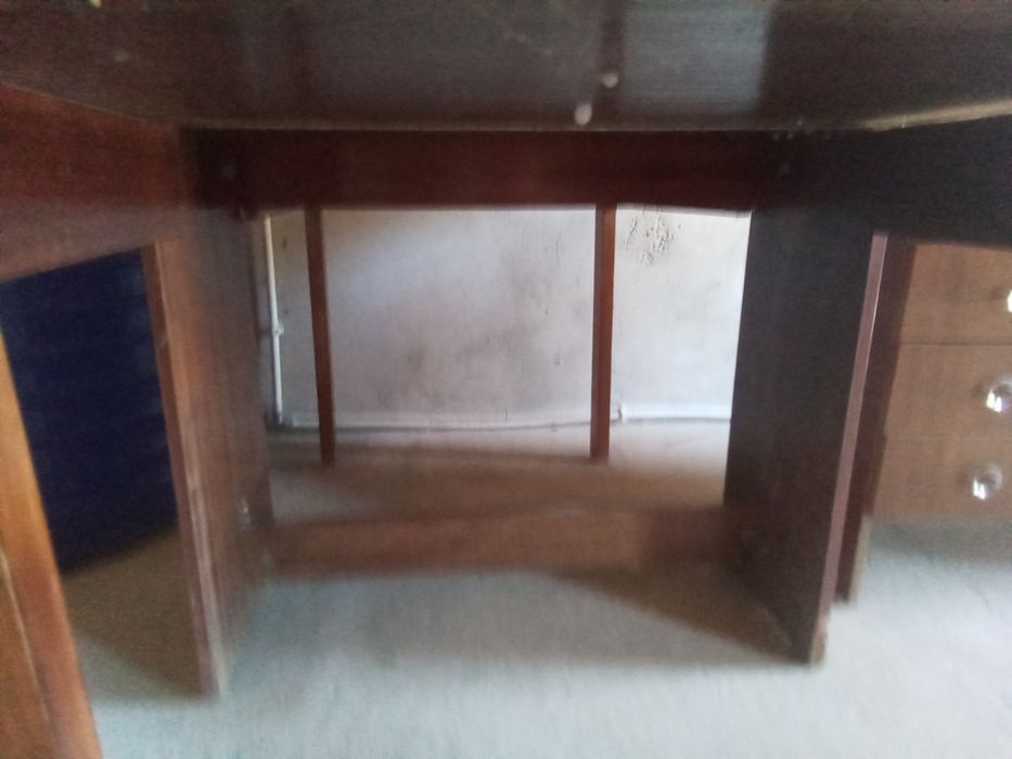 Продам советские 2стола и книжную полку