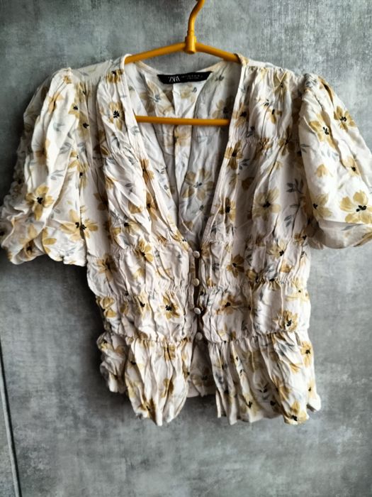 Top damski Zara z guzikami