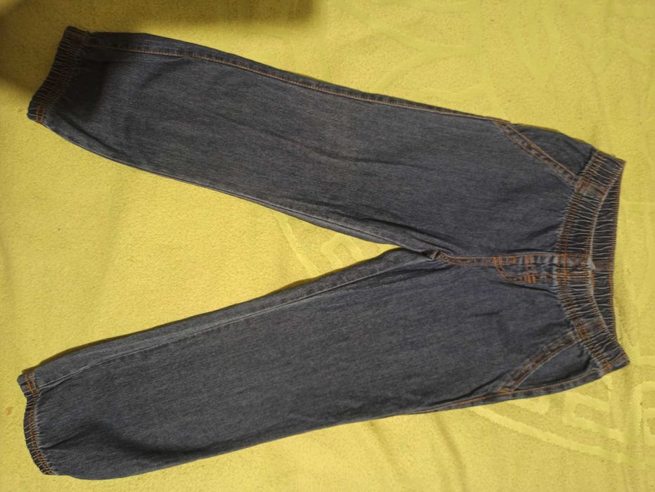 Продам тонкие джинсы на мальчика