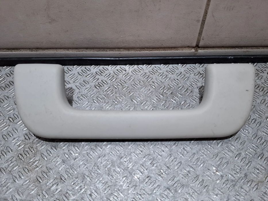 Rączka podsufitki Audi A6C7 A7 A7 A5 A4 prawy przód nr 8K0857607B