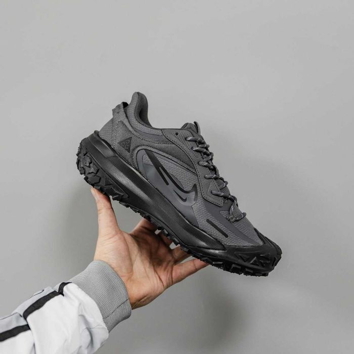 Чоловічи кросівки Nike ACG Mountain Fly 2 (сірі-чорні) 3210