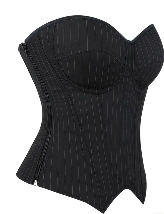 Чорний корсет у білу смужку