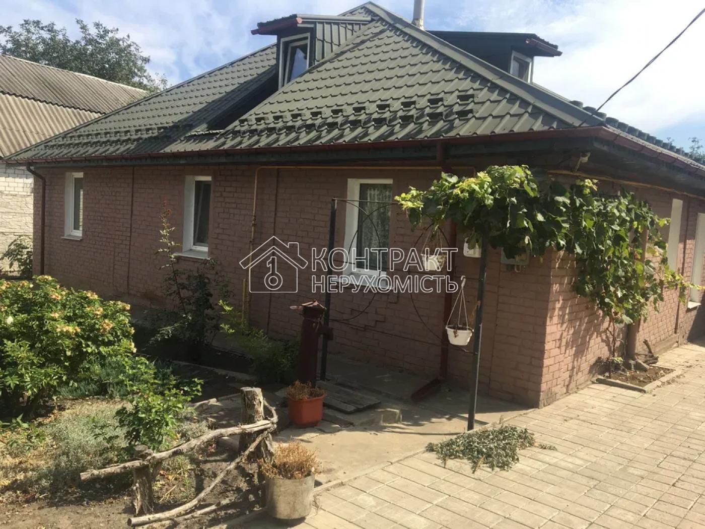 Продам будинок-садибу  30 соток землі приватизовані