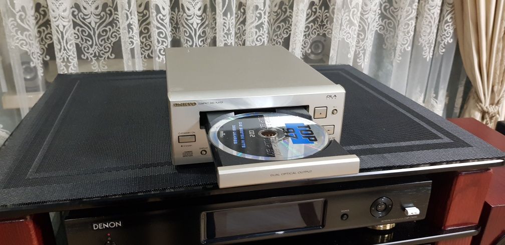 Onkyo C-705X compact disc player
