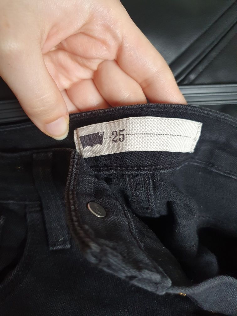 Spodnie skinny rurki levi's czarne klasyczne