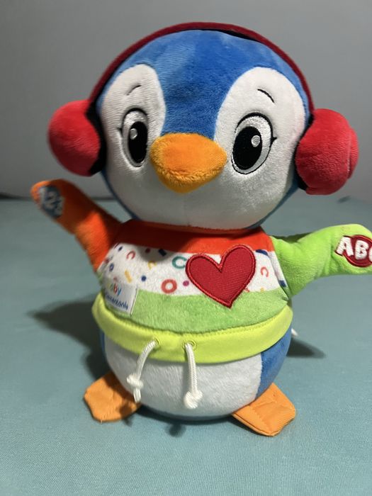 Tanczacy i spiewajacy pingwinek