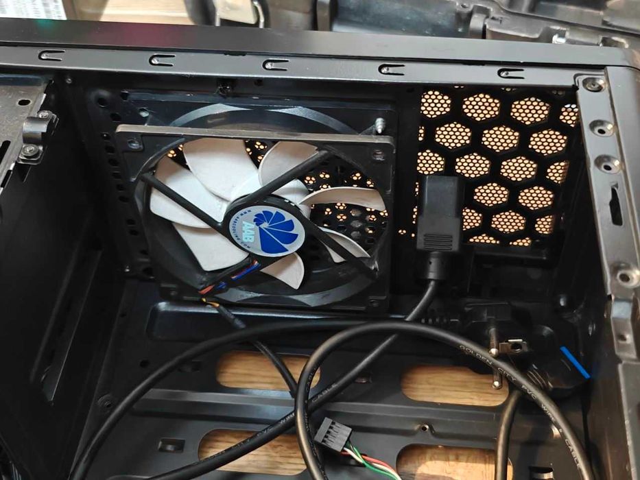 Niewielka i lekka obudowa SilentiumPC Brutus S30 Pure Black (mATX)