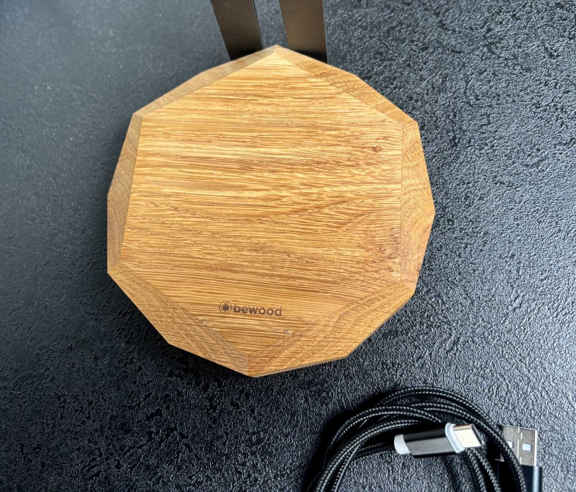 Stojak na słuchawki Bewood Geometryczny - Black - Dąb