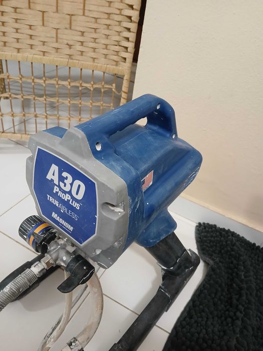 Maquina airless em boas condições