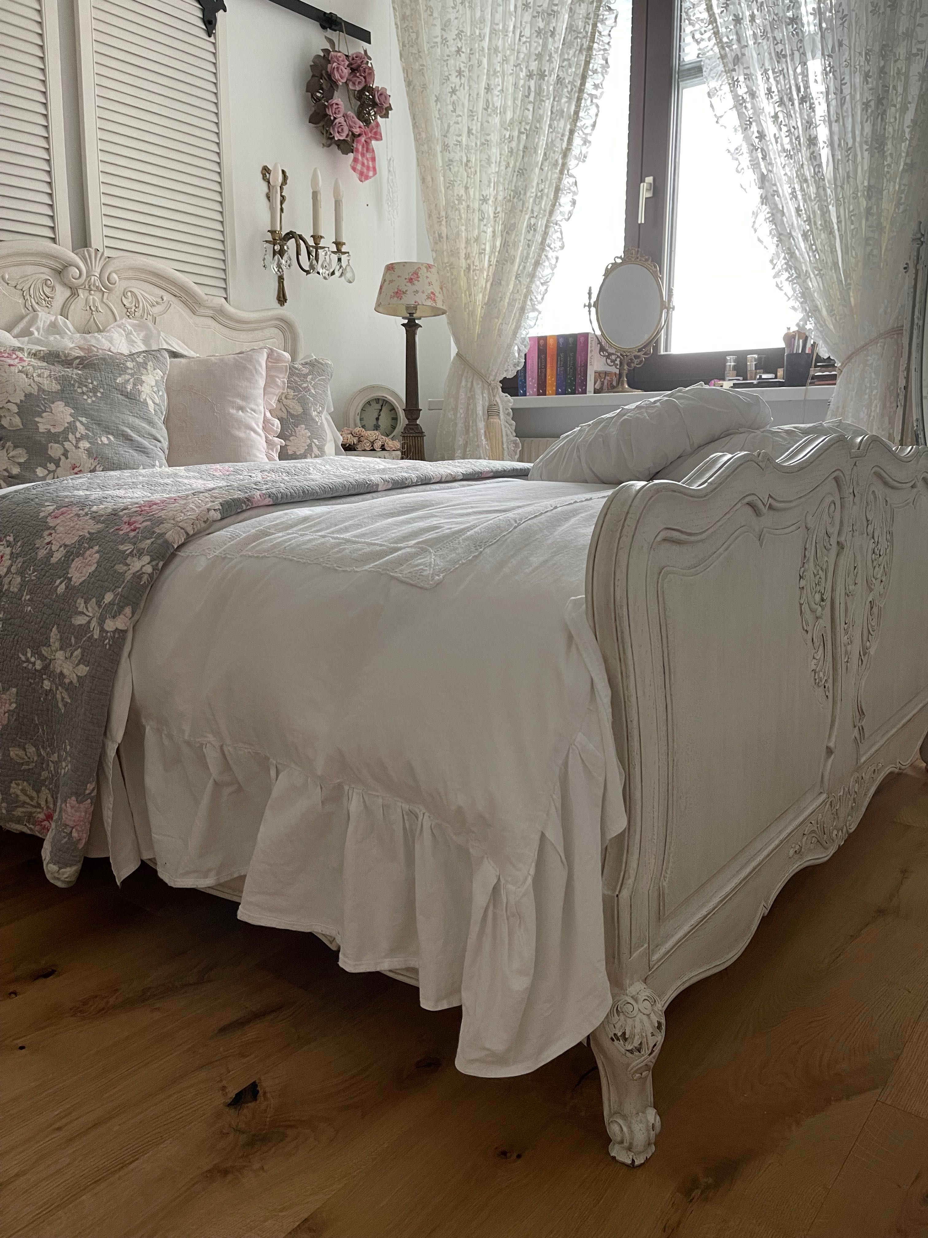 Łóżko Ludwig Antyk z pięknymi kwiatami Shabby Chic
