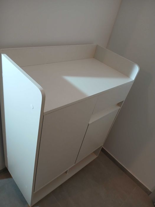 Nowa złożona szafka na buty itp