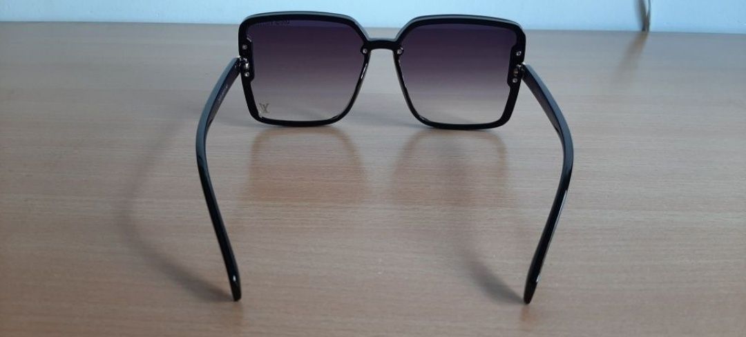 LOUIS VUITTON LV okulary przeciwsłoneczne damskie czarne z cyrkoniami