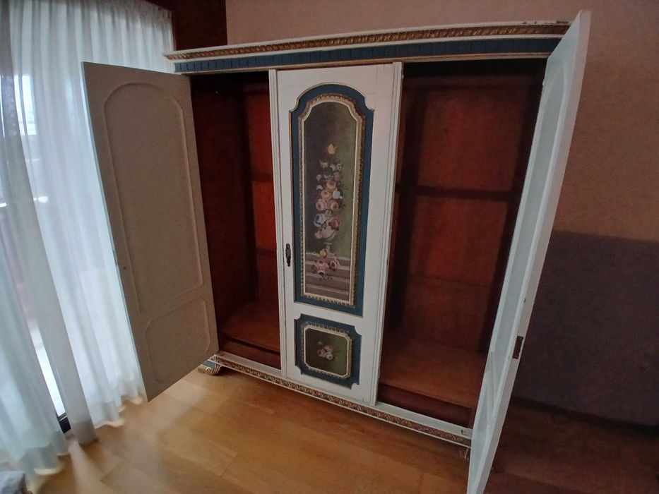 Roupeiro Antigo - Antiguidade