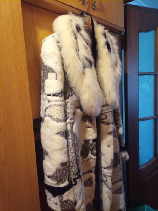 Пальто зимове з комірцем з кролика