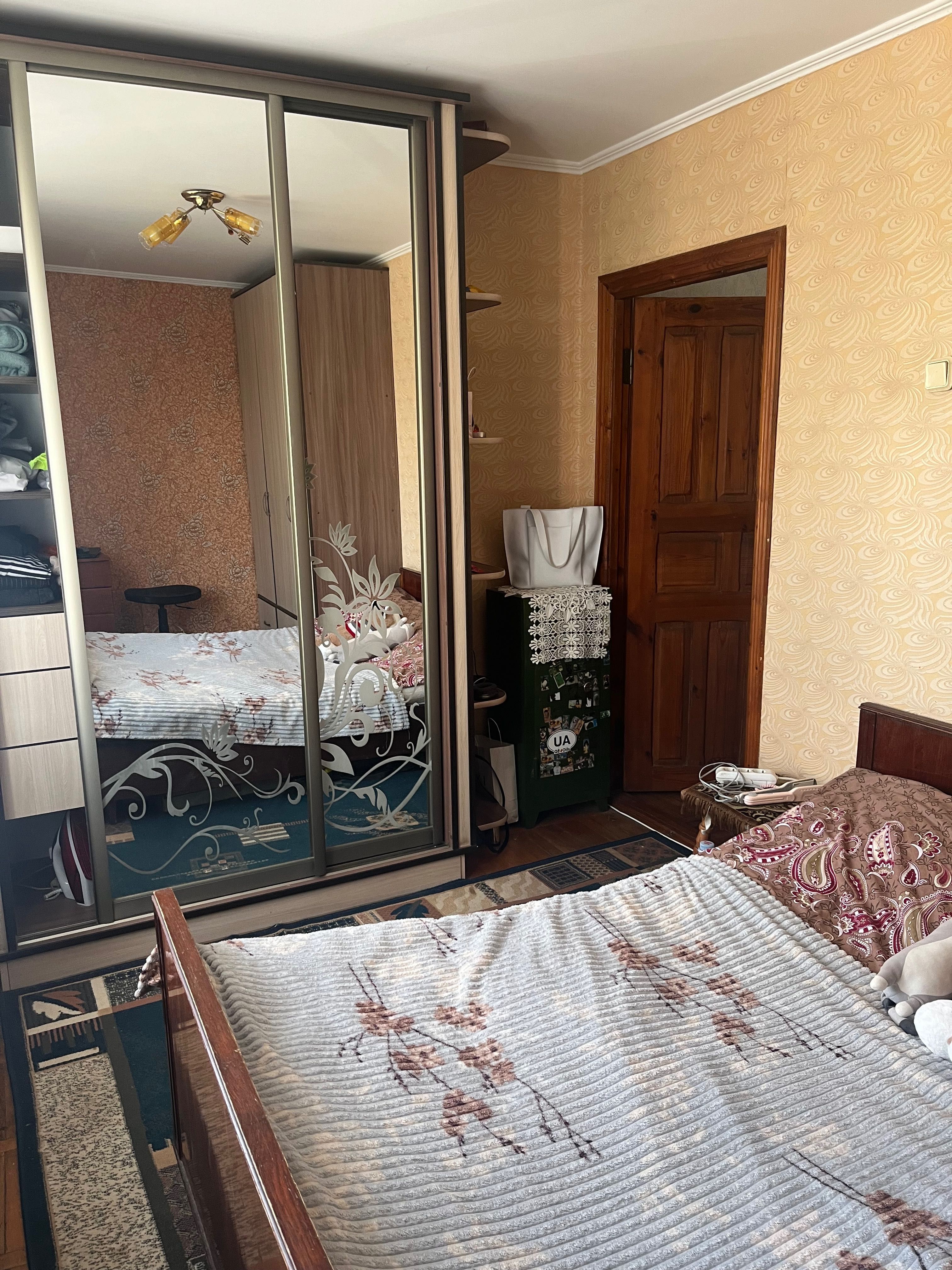 Продам 3-х кімнатну квартиру на вул. Гнідавська