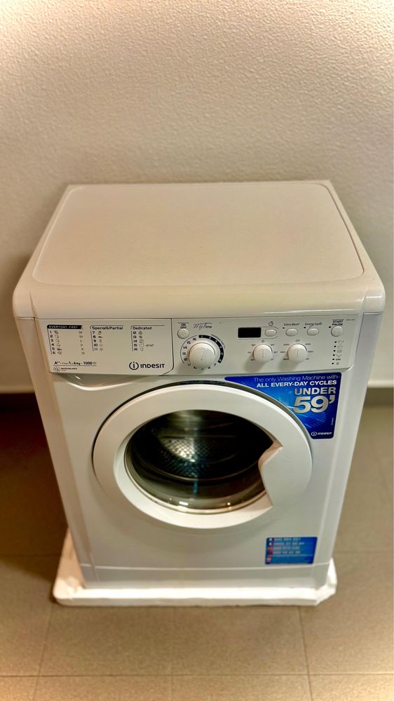 Máquina de Lavar Roupa Indesit EWD 61052 W EU – Excelente Estado!