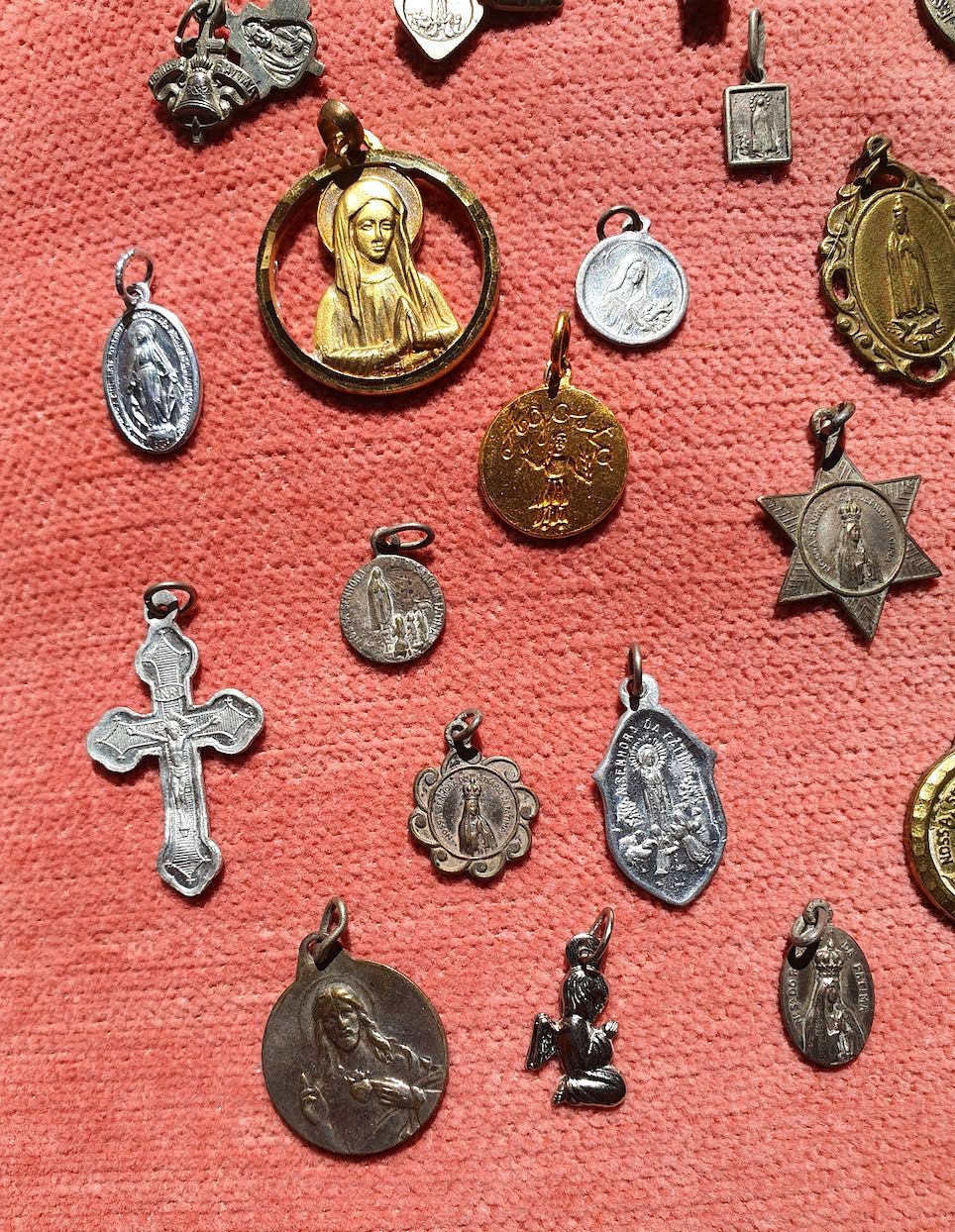Medalhinhas religiosas - algumas com mais de um século