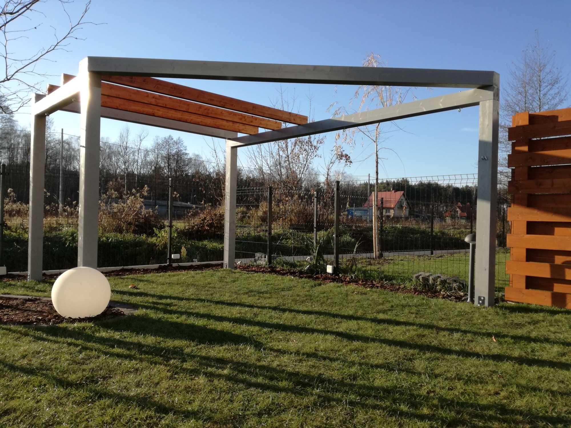 Nowoczesne zadaszenie tarasu z poliwęglanem, pergola z BSH, taras