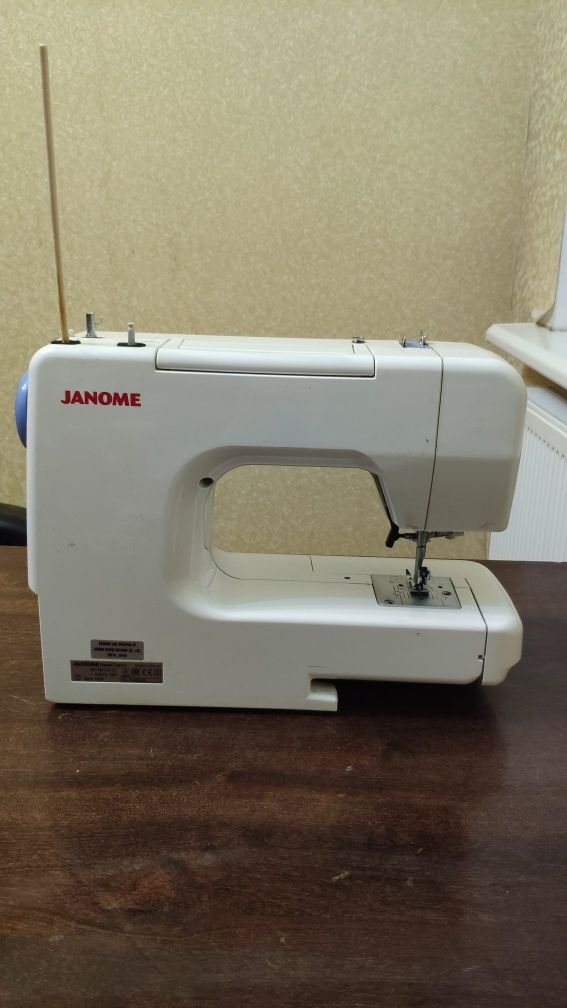 Продам швейную машину JANOME top 14