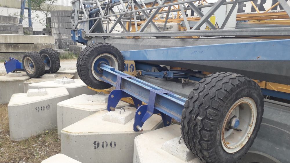 Vendo Grua de Marca POTAIN IGO 18 24 mt de lança 700KG