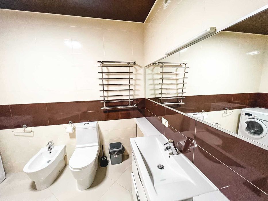 ЛЮКС 3-кімнатна квартира біля метро Лівобережна, подобово МВЦ