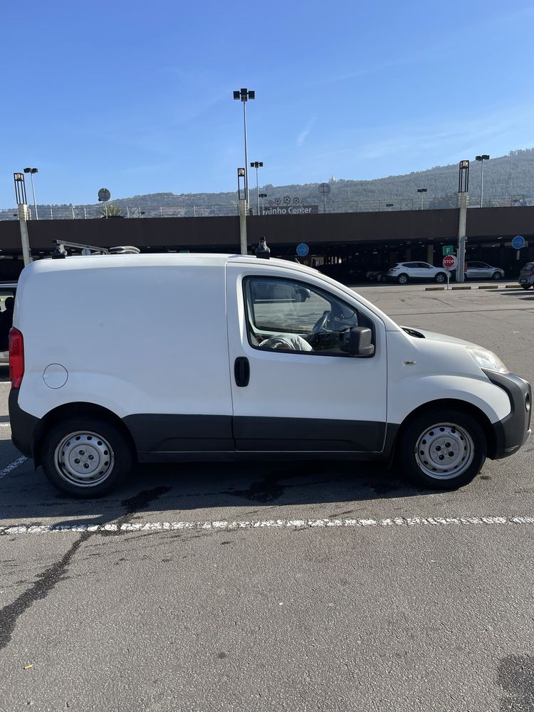 Faço fretes e pequenas mudanças com Carrinha