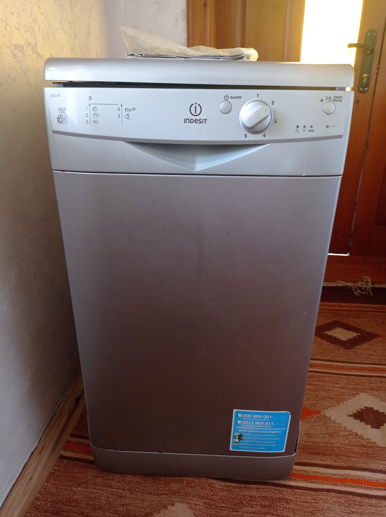 Продається посудомийна машинка Indesit DSG 051