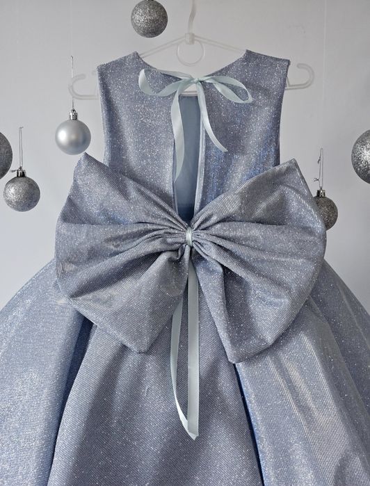 Нарядное платье на девочку 5-6 лет