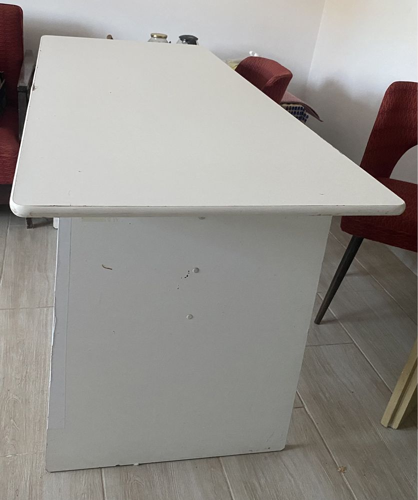 Stolik ogrodowy wraz z ławka oba elementy białe