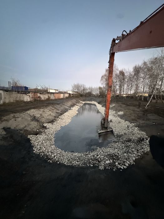 Екскаватор з довгою стрілою