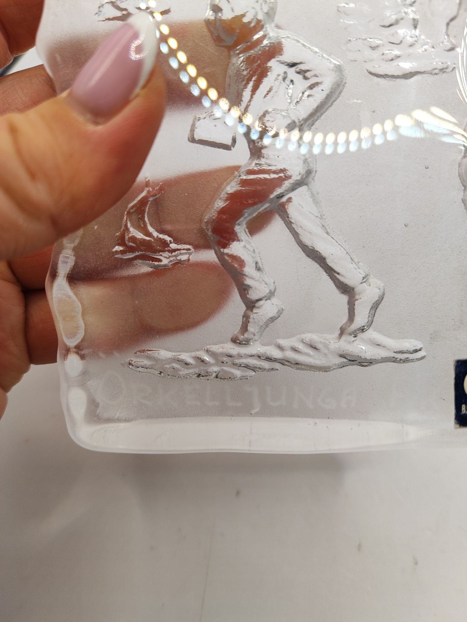 Przycisk do papieru rzeźba kryształowa szkło Bergdala Szwecja biegacz
