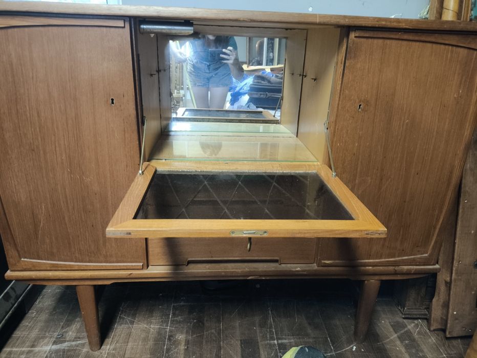 Witryna  podświetlana vintage