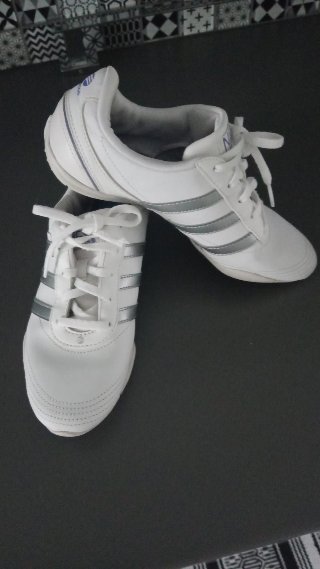Buty sportowe Adidas r. 38.5 jak nowe
