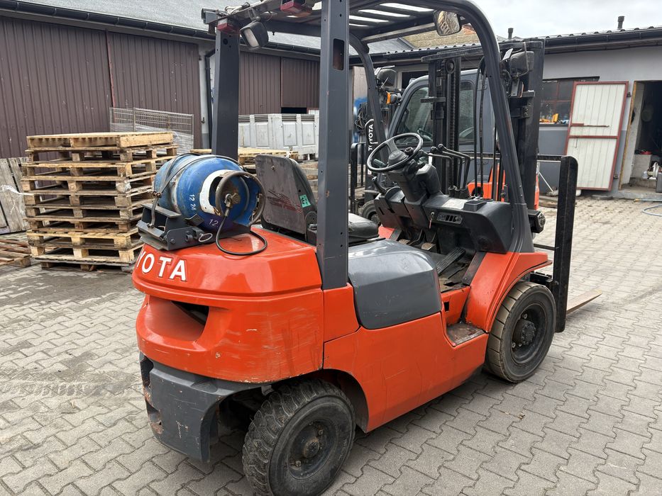 Wózek widlowy toyota