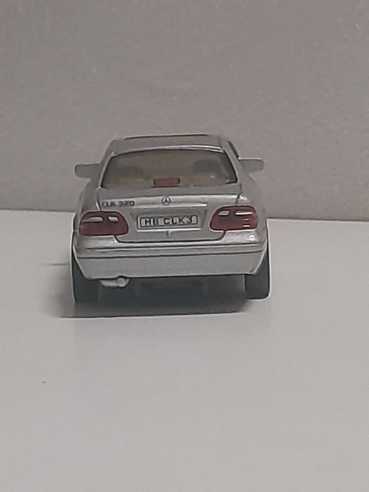 Mercedes-benz clk320 coupé escala 1:43