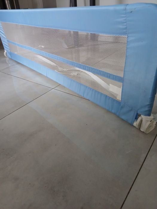 Osłona zabezpieczającą na lozko