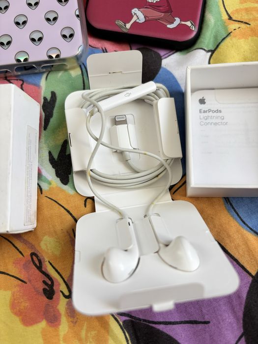 Наушники і чехли до 11 iphone