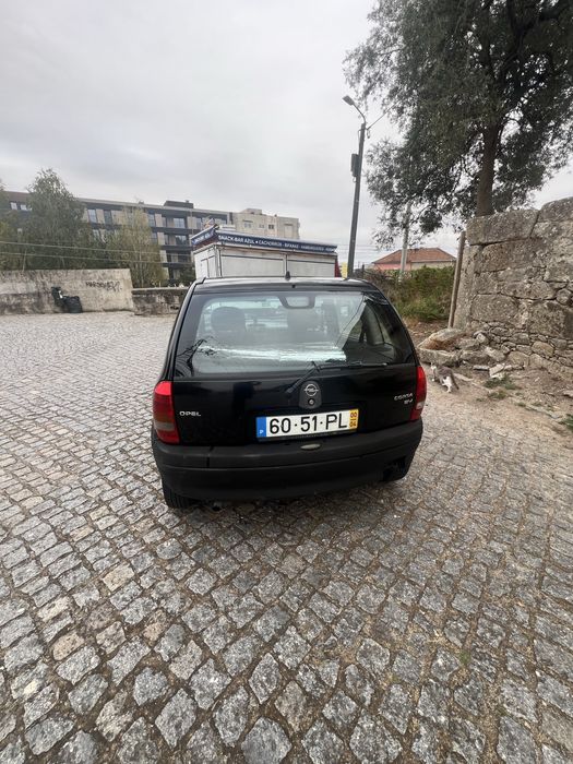 Opel corsa 1.0  conservado