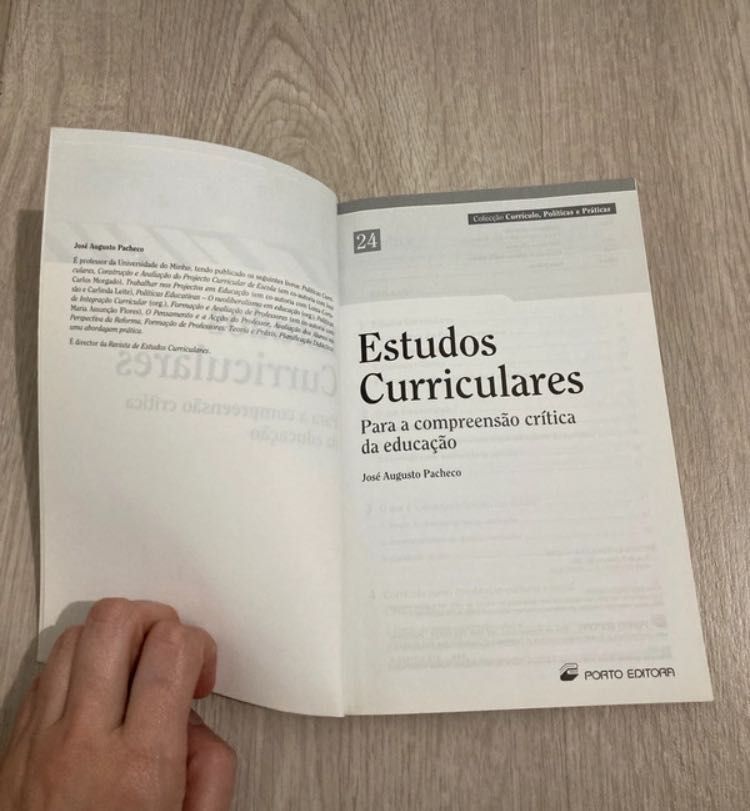Livro - Estudos Curriculares - para a compreensão crítica da educação