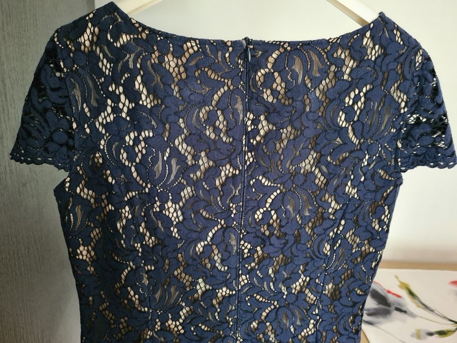 Granatowa, koronkowa sukienka Swing,44