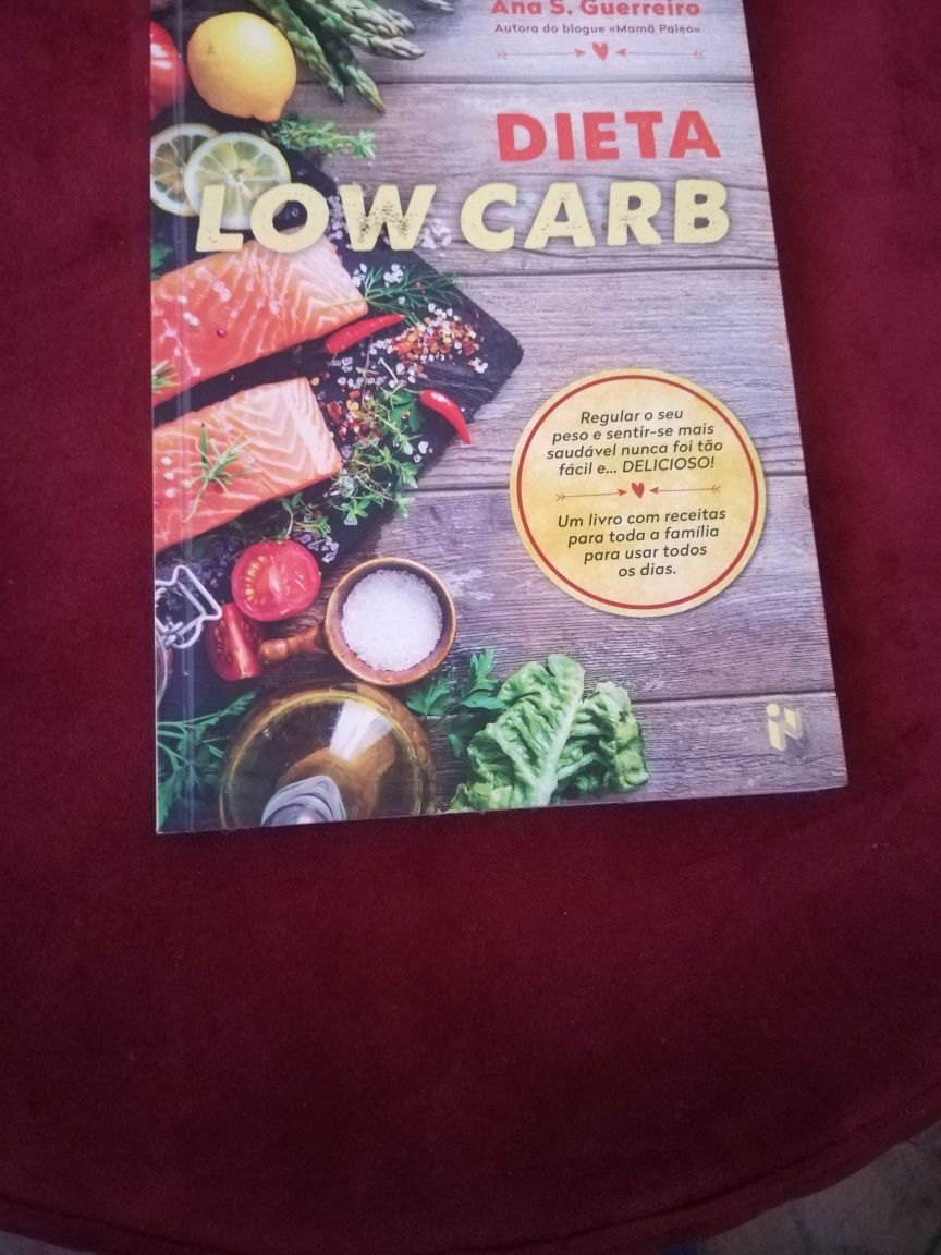 Livro com receitas low carb fáceis de fazer