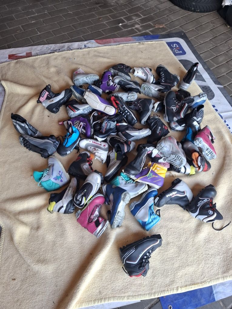 Wyprzedaż garażowa, buty na handel,  około 1 Tona butów narciarskich