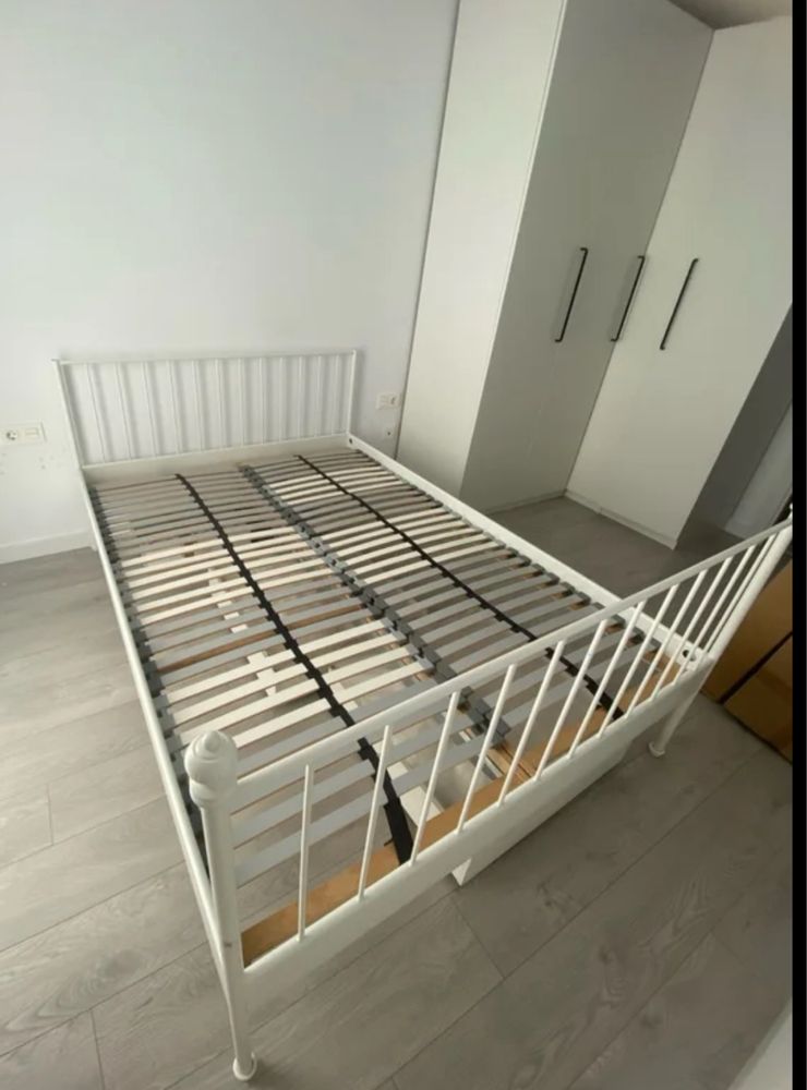 cama  casal IKEA LEIRVIK.