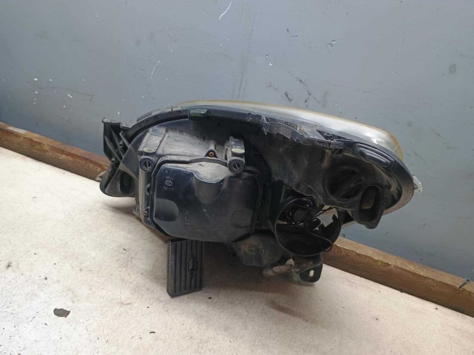 Lampa Prawy Przód Prawa Przednia Opel Astra H III Xenon