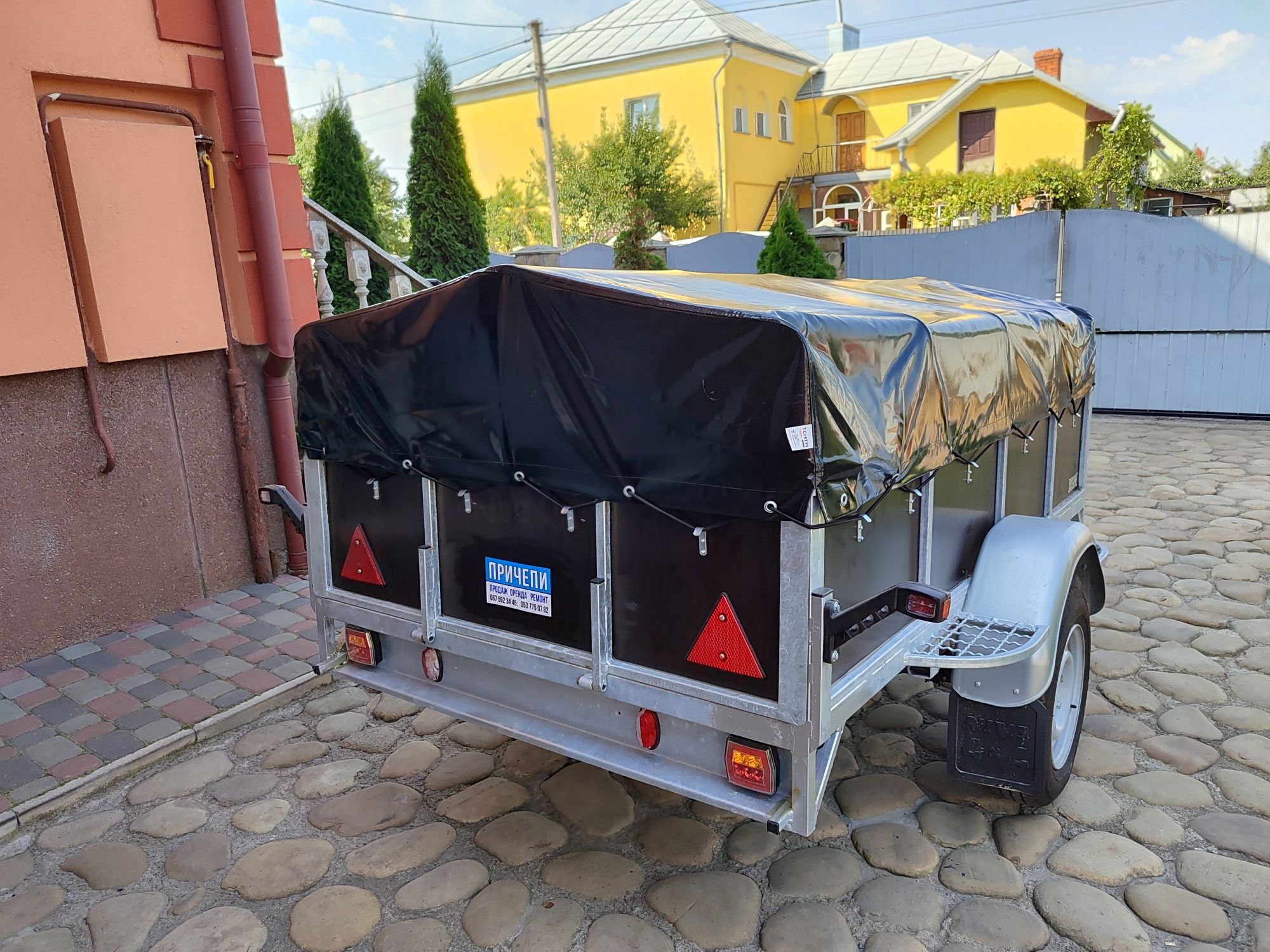 Причіп прицеп до легкового автомобіля.
