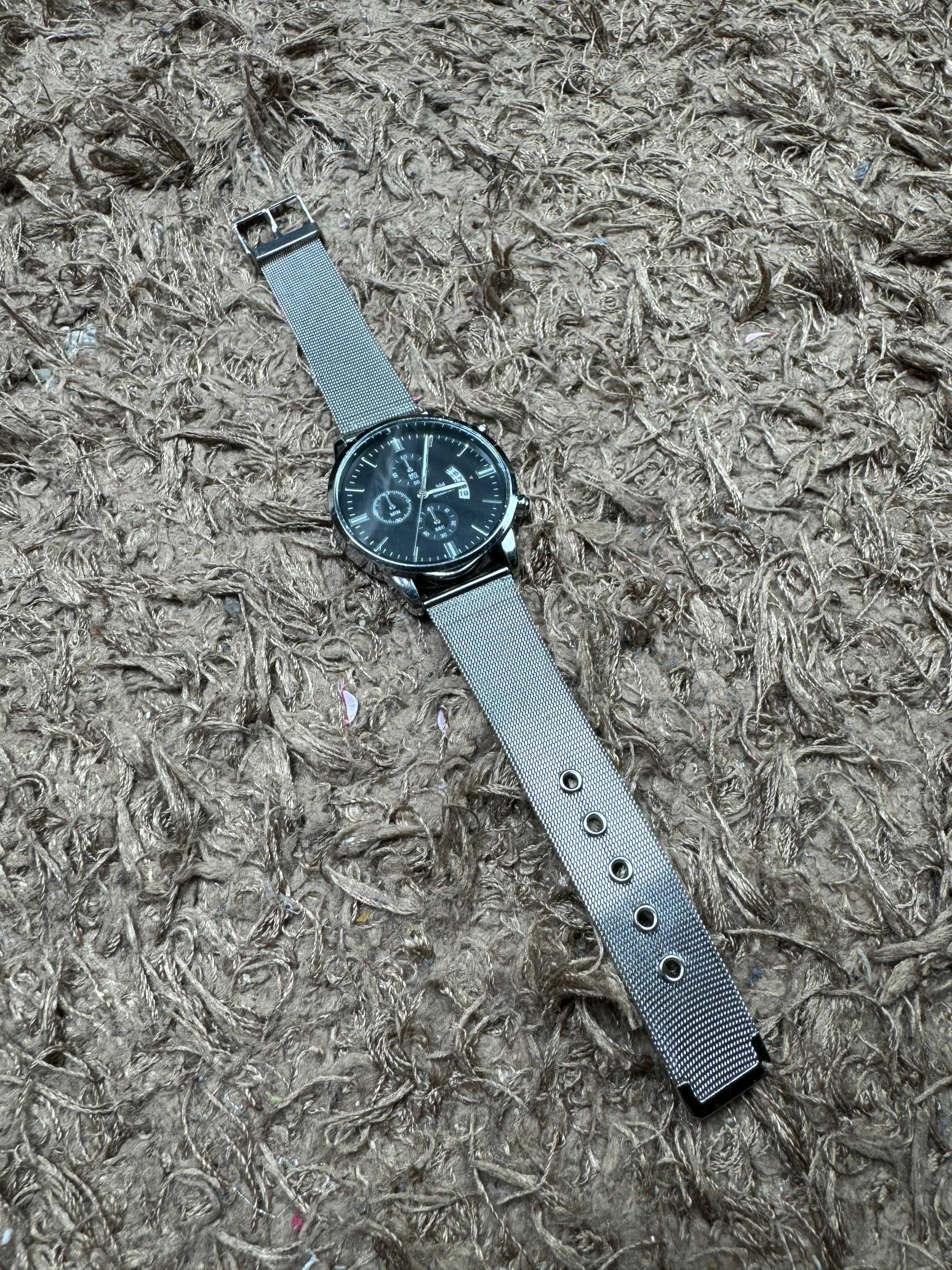 Srebny elegancki zegarek ze stali nierdzewnej regulowany metalowy