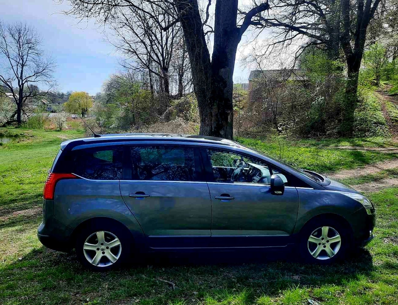 Peugeot 5008.в максимальной комплектации